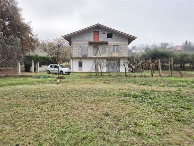 Foto Villa unifamiliare a Cugnoli Centro di 300 m² con 12 locali in vendita