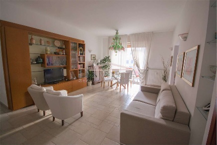 Foto Appartamento in rimembranze, Garbagnate Milanese Centro di 119 m²