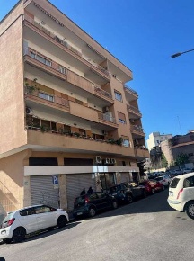 Foto Appartamento in Via Monte Fumaiolo 30, Roma Tufello di 67 m² all'asta
