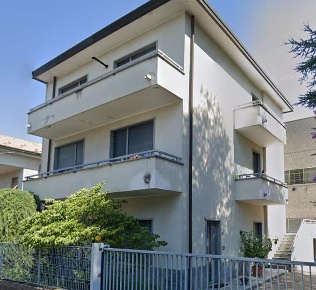 Foto Appartamento in Via Lario, Cantù Semicentro di 169 m² con 8 locali