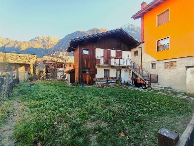 Foto Appartamento in Frazione Tilly, Challand-Saint-Anselme Tilly di 130 m²