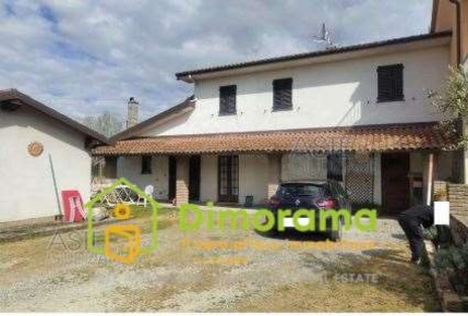 Foto Case indipendenti in via di Campo  80, Pescia di 234 m² con 6 locali