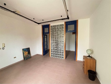 Foto Ufficio in Via carlo poerio, Casarano di 80 m² con 3 locali in vendita