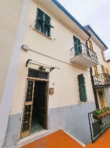 Foto Appartamento a Ameglia di 156 m² con 8 locali in vendita