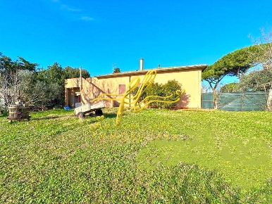 Foto Villa unifamiliare a Cecina Cecina Centro di 150 m² con 5 locali