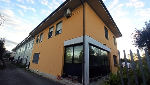Foto Capannone industriale a Lucca San Concordio di 400 m² con 3 locali