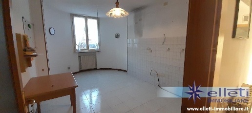 Foto Appartamento a Massa Centro di 115 m² con 6 locali in vendita