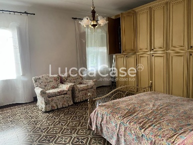 Foto Casa indipendente a Lucca Chiatri - Piazzano di 236 m² con 8 locali