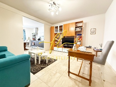 Foto Appartamento a Cecina Cecina Centro di 80 m² con 3 locali in vendita