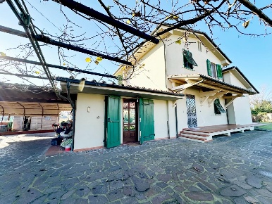 Foto Villa unifamiliare a Capannori Lammari - Lunata di 240 m² in vendita