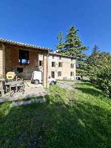 Foto Appartamento a Fornovo di Taro di 110 m² con 5 locali in vendita