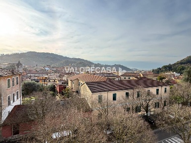 Foto Appartamento in Viale Potrignano 11, Carrara Centro di 100 m²