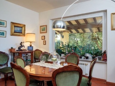 Foto Case semi ndipendenti in Viale XX Settembre 25, Carrara di 300 m²