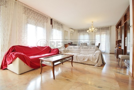 Foto Attico in Viale Verdi 22, Altavilla Vicentina Centro di 1422 m²