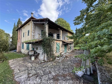 Foto Villa a schiera a Sarteano di 1518 m² con 30 locali in vendita