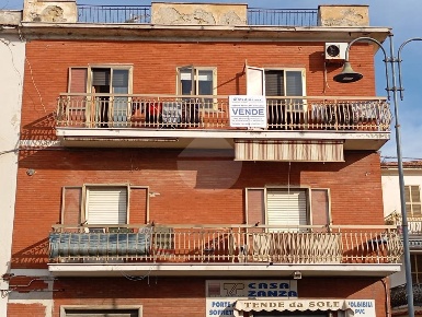 Foto Appartamento in VIA APPIA, Minturno di 120 m² con 6 locali in vendita