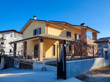 Foto Villa a schiera in Via delle Fresie 8, Pineto Zona PEEP di 250 m²