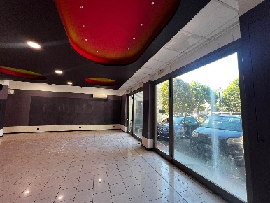 Foto Locale commerciale a La Spezia Rebocco - La Chiappa di 700 m²