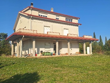 Foto Casa indipendente a Fermo di 510 m² con 11 locali in vendita