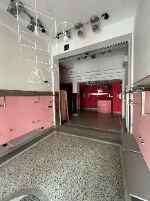 Foto Negozio a Viadana Centro di 80 m² con 5 locali in affitto