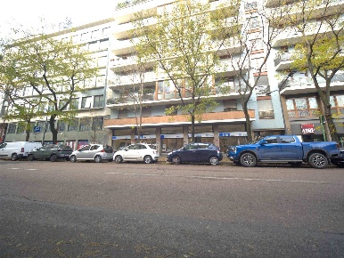 Foto Negozio in Via Massena Andrea 2, Milano Sempione di 255 m² in affitto