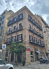 Foto Negozio a Palermo Politeama - Ruggiero Settimo di 21 m² con 1 locali