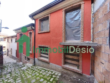 Foto Casa indipendente a Picerno di 135 m² con 5 locali in vendita