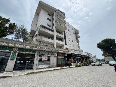 Foto Locale commerciale in via Verdi  228, Rende Quattromiglia di 95 m²