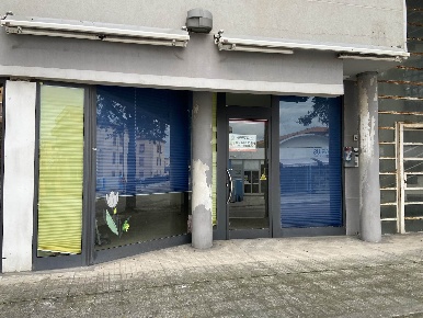 Foto Negozio in Via Roma 63, Olbia Centro Storico di 90 m² con 1 locali