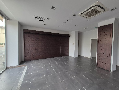 Foto Negozio a Lastra a Signa Centro di 220 m² con 9 locali in affitto