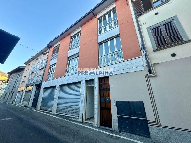 Foto Casa indipendente in VIA PEZZOLI D'ALBERTONI  6, Leffe di 220 m²