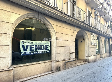 Foto Negozio in Via Del Pennino 23, Acerra Centro di 65 m² con 1 locali