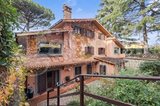 casa indipendente in vendita a Marino in zona Due Santi