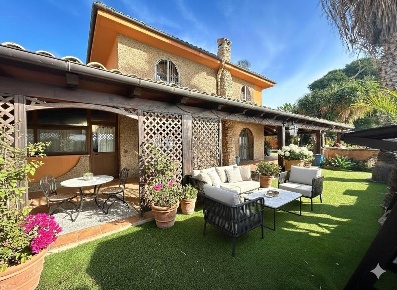 Foto Villa singola in mandarino, Porto Empedocle Centro di 420 m²