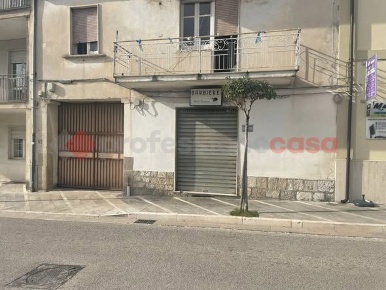 Foto Negozio in Via Regina Elena 0, Bellona Centro di 43 m² con 1 locali