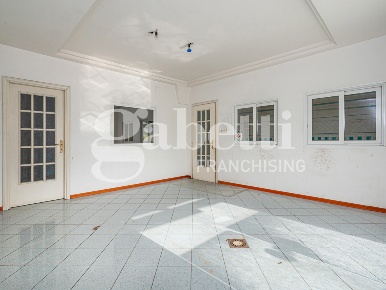 Foto Negozio in Via Giacomo Brodolini 1, Mugnano di Napoli Centro di 150 m²