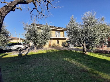 Foto Villa singola in Via Serraglie, Puegnago del Garda Raffa di 235 m²