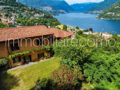 Foto Villa unifamiliare in via imbonati, Como Nino Bixio di 455 m²
