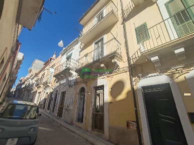 Foto Casa indipendente a Ragusa Centro di 200 m² con 12 locali in vendita