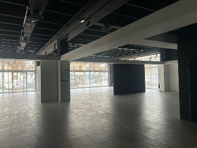 Foto Locale commerciale a Nova Milanese di 900 m² in vendita