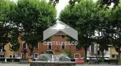 Foto Negozio in VIA XXX, Desenzano del Garda Centro Storico di 29 m²