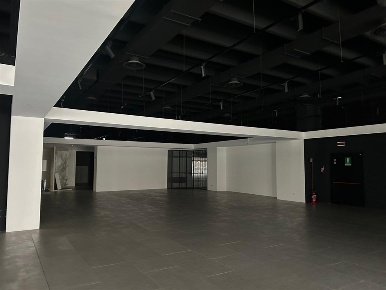 Foto Locale commerciale a Nova Milanese di 900 m² in affitto