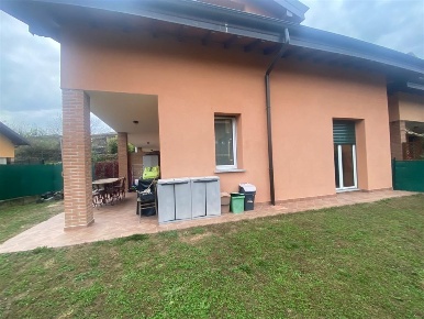 Foto Villa a schiera in Via Del Fontanone, Azzate Centro di 110 m²