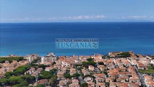 Foto Casa indipendente a Cecina Marina di Cecina di 190 m² con 6 locali