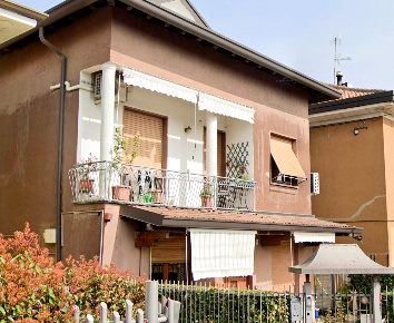 Foto Appartamento a Cesano Maderno di 124 m² con 6 locali in vendita