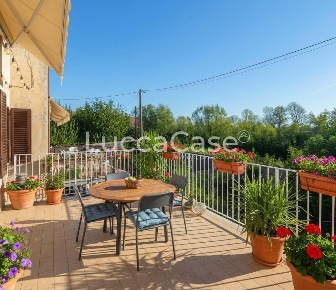 Foto Villa bifamiliare a Lucca Sant'Alessio - Carignano di 220 m²