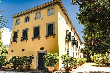 Foto Villa unifamiliare a Capannori Marlia di 1092 m² con 32 locali