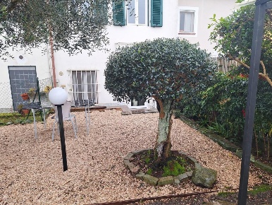Foto Casa indipendente a Capannori Marlia di 140 m² con 6 locali in vendita