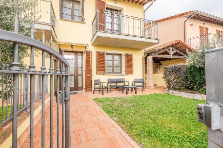 Foto Villa a schiera a Crespina Lorenzana Le Lame di 129 m² con 7 locali