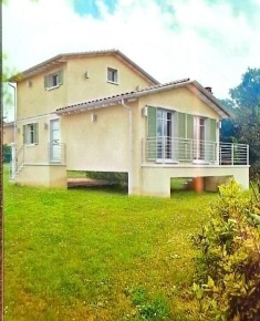 Foto Casa indipendente a Carrara Marina di Carrara di 110 m² con 6 locali